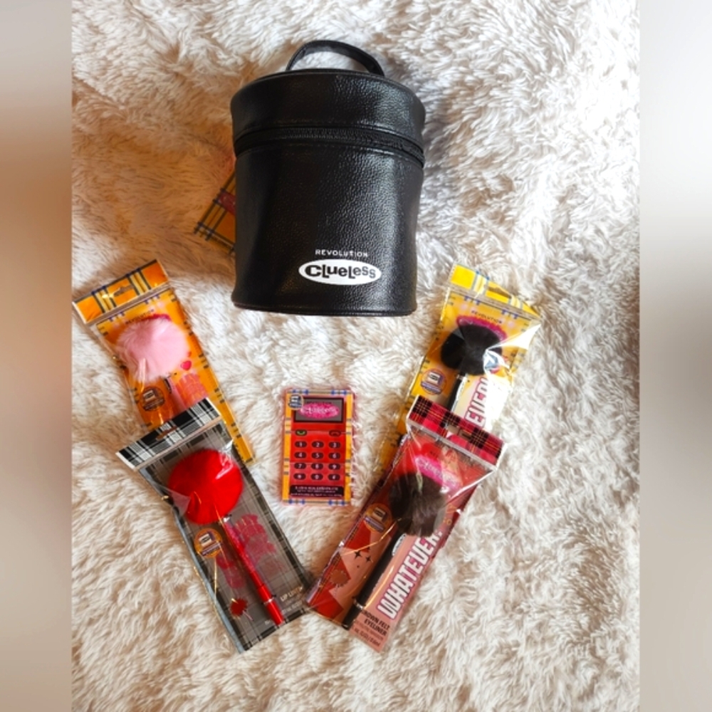 Makeup Revolution Clueless Bundle